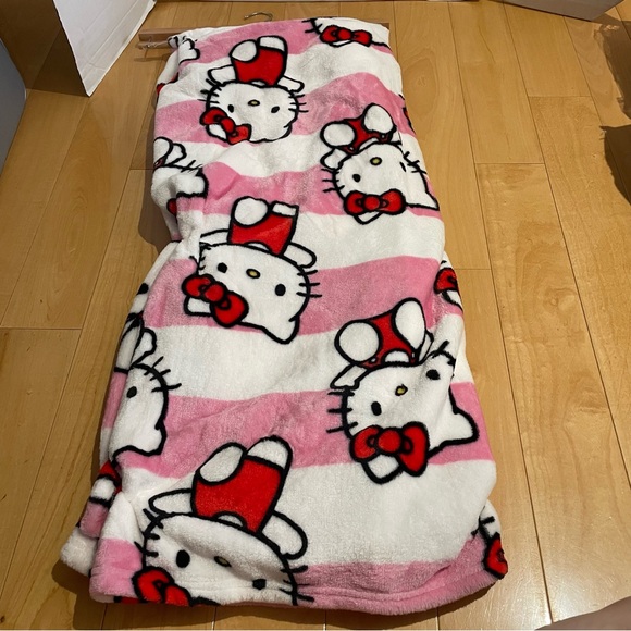 New hello kitty pink and white plush blanket throw - Picture 2 of 3